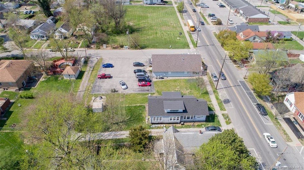 More Photos Of 1617 State St, New Albany Freestanding For Lease