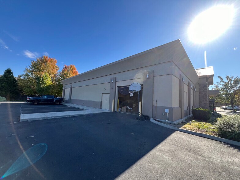 More Photos Of 5710-5714 W State St, Boise Light Distribution For Lease