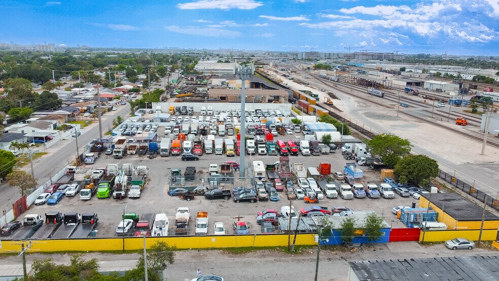 More Photos Of 3600 NW 95th St, Miami Auto Dealership For Lease