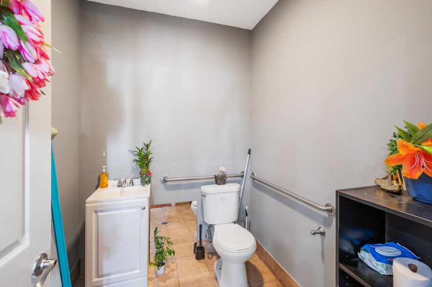 More Photos Of 1241 N Avalon Blvd, Wilmington Restaurant For Sale