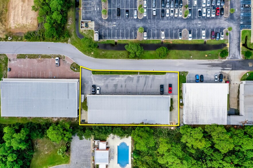 More Photos Of 101 Business Centre Dr, Miramar Beach Service For Lease