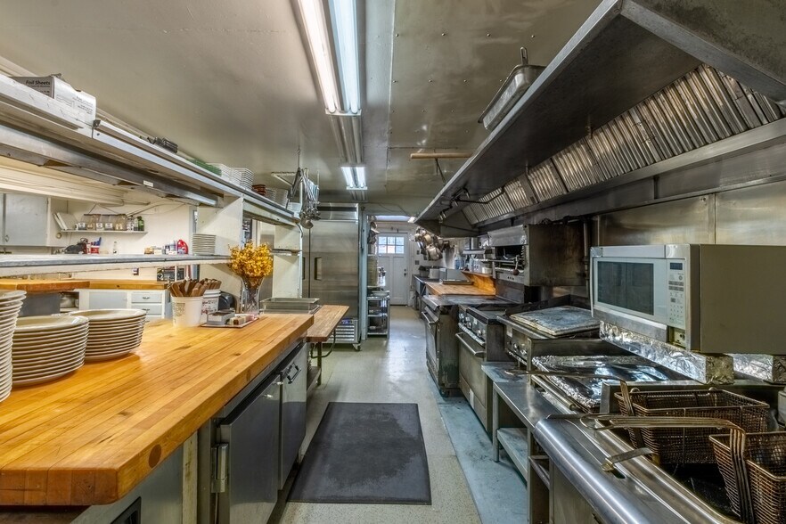 More Photos Of 600 Marina Dr, Grand Lake Restaurant For Sale