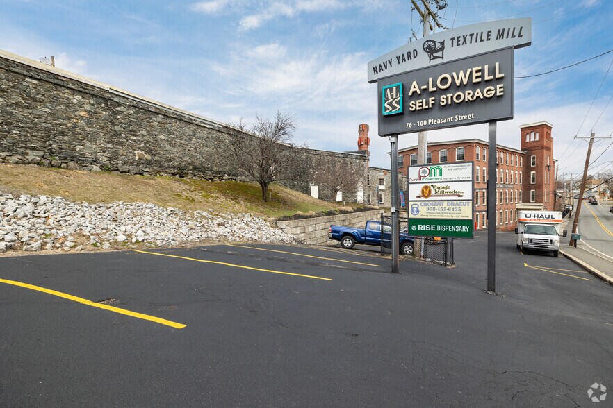 More Photos Of 100 Pleasant St, Dracut Self Storage For Sale