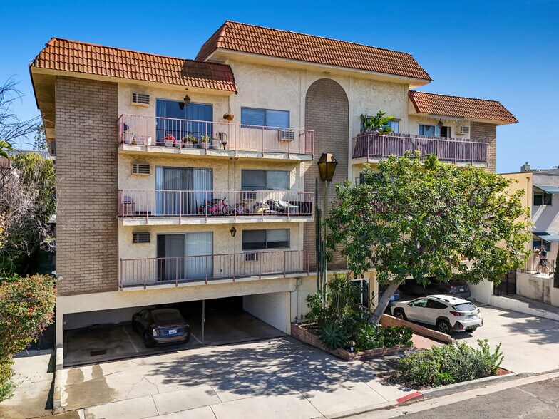 More Photos Of 816 Westmount Dr, Los Angeles Apartments For Sale