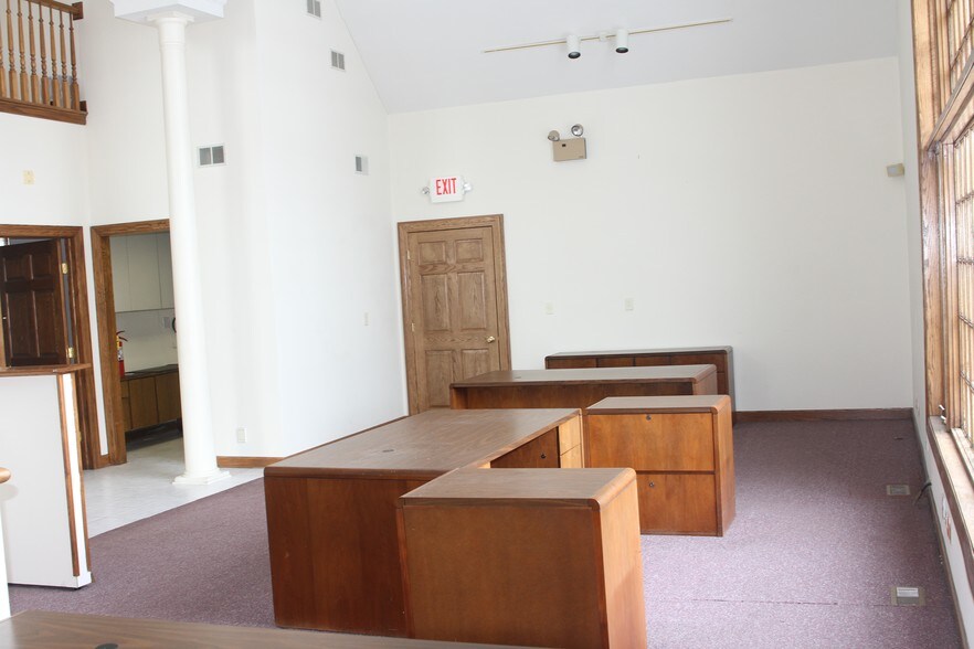 More Photos Of 201 E Dundee Rd, Palatine Office For Sale