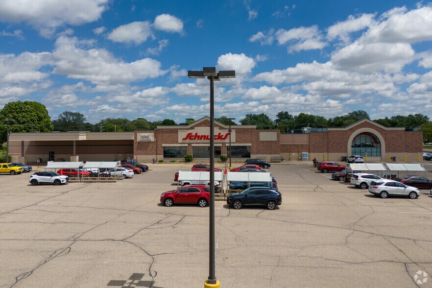 More Photos Of 1319-1413 Creston Park Dr, Janesville Storefront For Sale