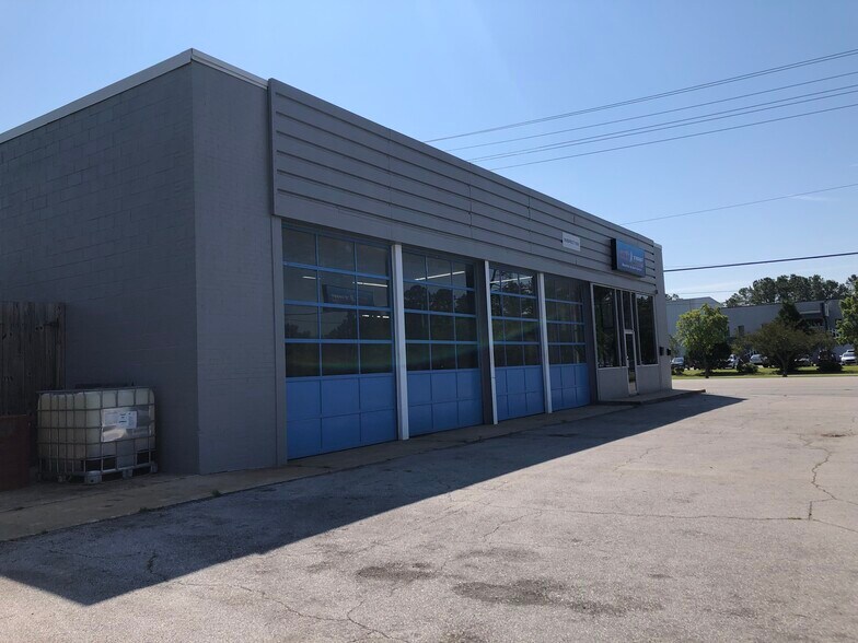 More Photos Of 203 N Marine Blvd, Jacksonville Service For Lease