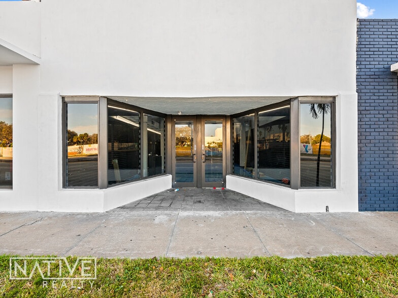 Primary Photo Of 821 N Federal Hwy, Fort Lauderdale Storefront Retail Residential For Lease