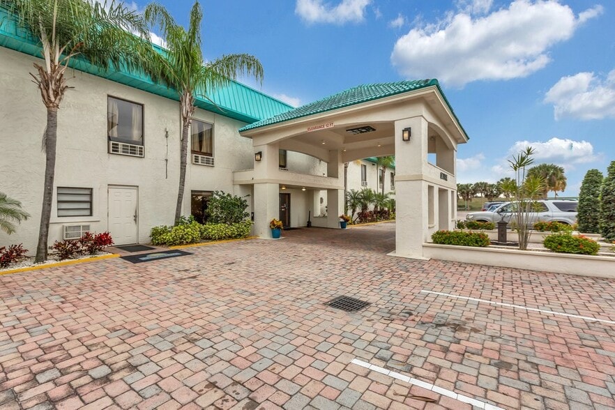 More Photos Of 2200 US Highway 441 SE, Okeechobee Hotel For Sale