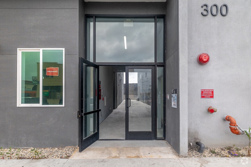 More Photos Of 300 W 60th St, Los Angeles Apartments For Sale