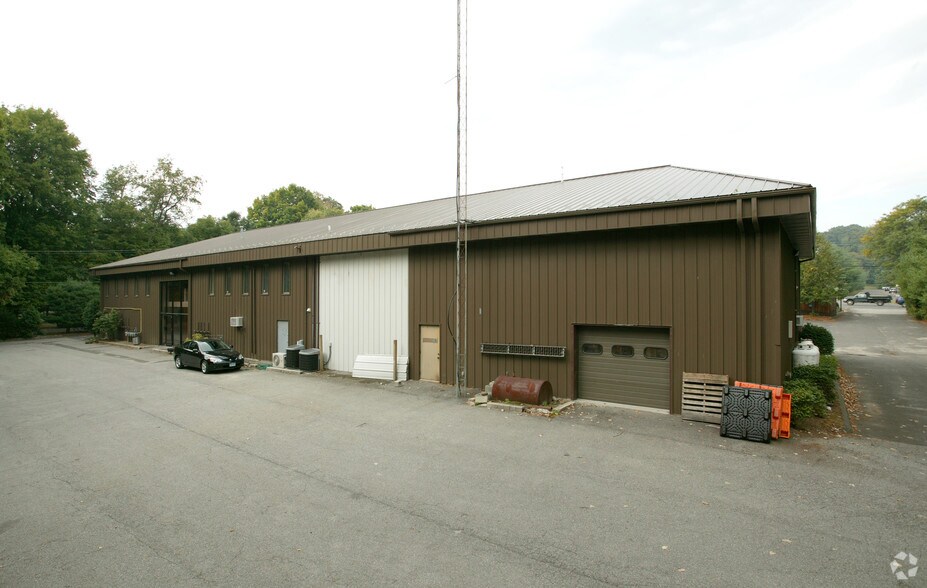 More Photos Of 461 Danbury Rd, New Milford Research And Development For Lease