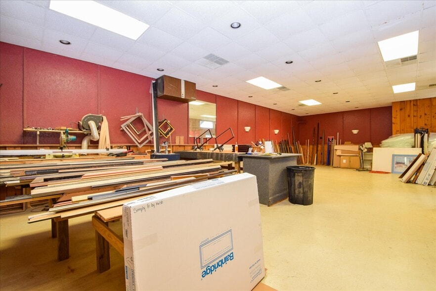 More Photos Of 3203 Brambleton Ave, Roanoke Freestanding For Sale