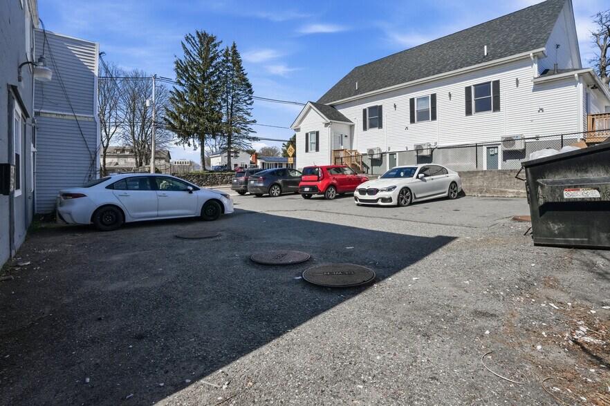 More Photos Of 632 Fall River Ave, Seekonk Apartments For Sale