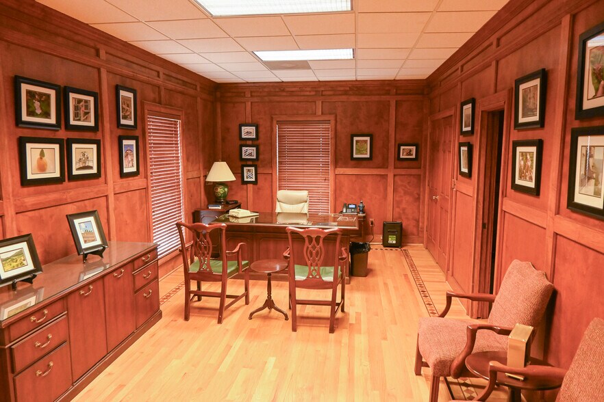 More Photos Of 109A Wholesale Ave NE, Huntsville Office For Sale