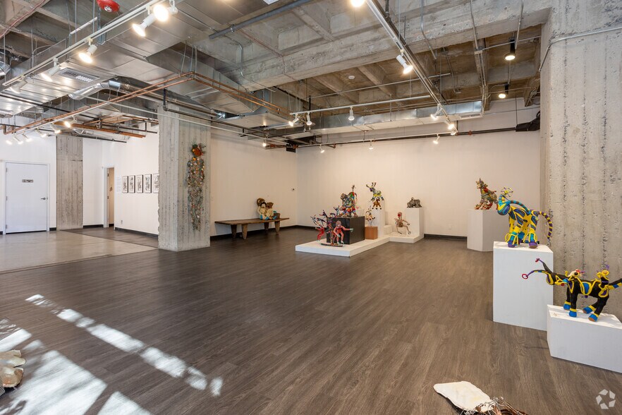 More Photos Of 100 N Stone Ave, Tucson Office Residential For Lease