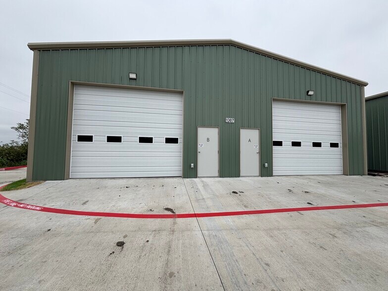 More Photos Of 1305 Industrial Dr, Royse City Warehouse For Lease