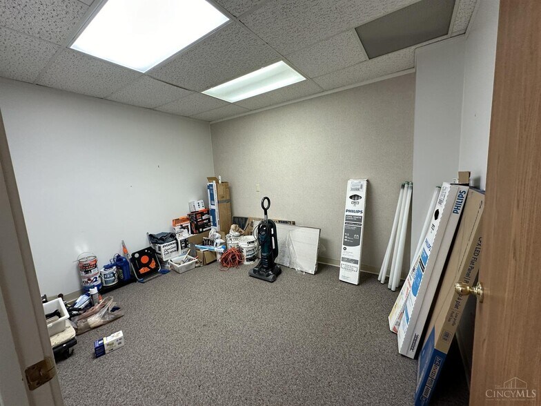 More Photos Of 2010-2040 Anderson Ferry Rd, Cincinnati Unknown For Lease