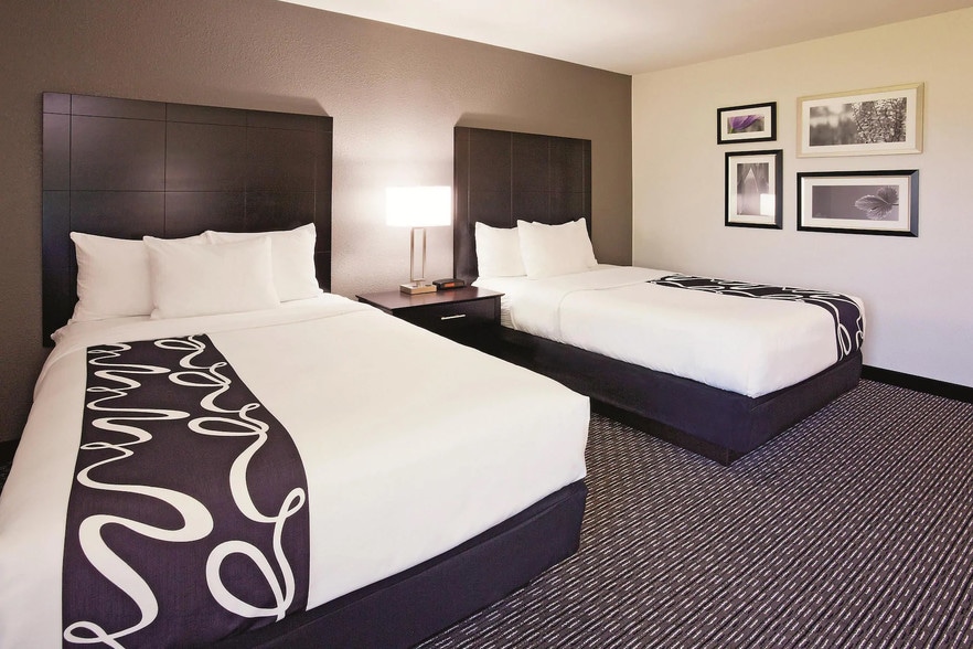 More Photos Of 1886 Rath Ln, Oshkosh Hotel For Sale