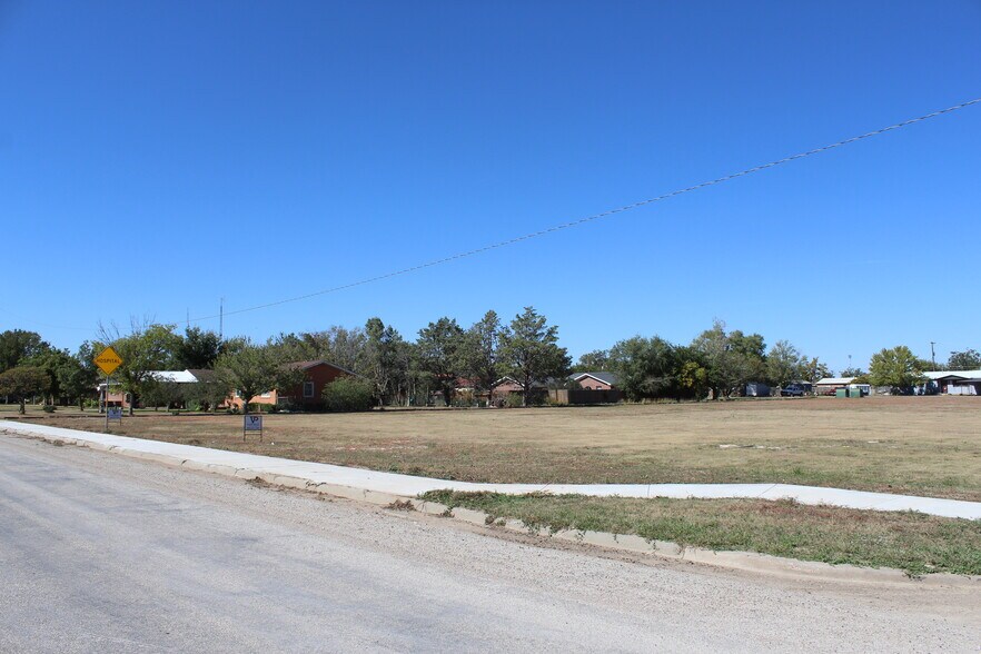 More Photos Of 1 SE 2nd St, Tulia Land For Sale