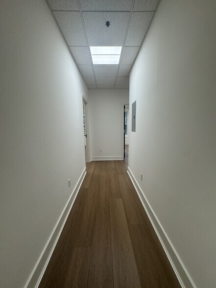 More Photos Of 10 Plantation Park Dr, Bluffton Office For Lease