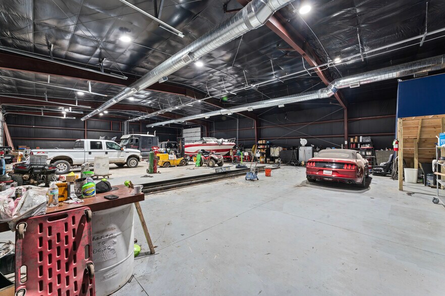 More Photos Of 814 SE Sunnyside School Rd, Blue Springs Warehouse For Sale