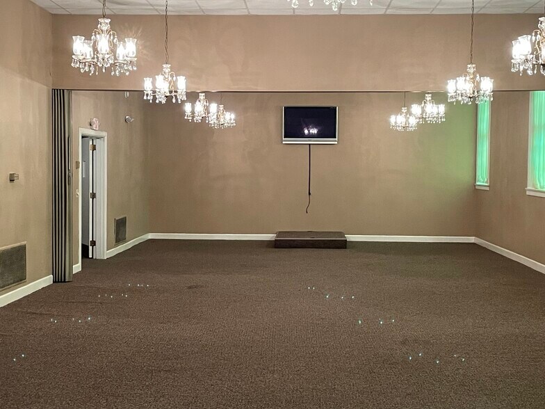 More Photos Of 904 Gallatin Ave, Nashville General Retail For Lease