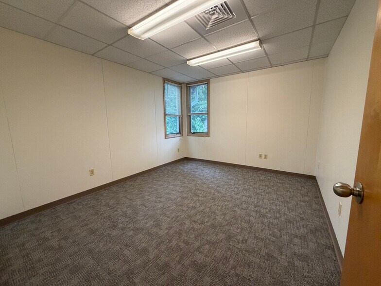 More Photos Of 615 Jefferson Blvd, Warwick Office For Sale
