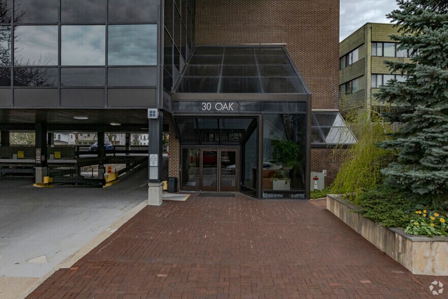 More Photos Of 30 Oak St, Stamford Office For Sale