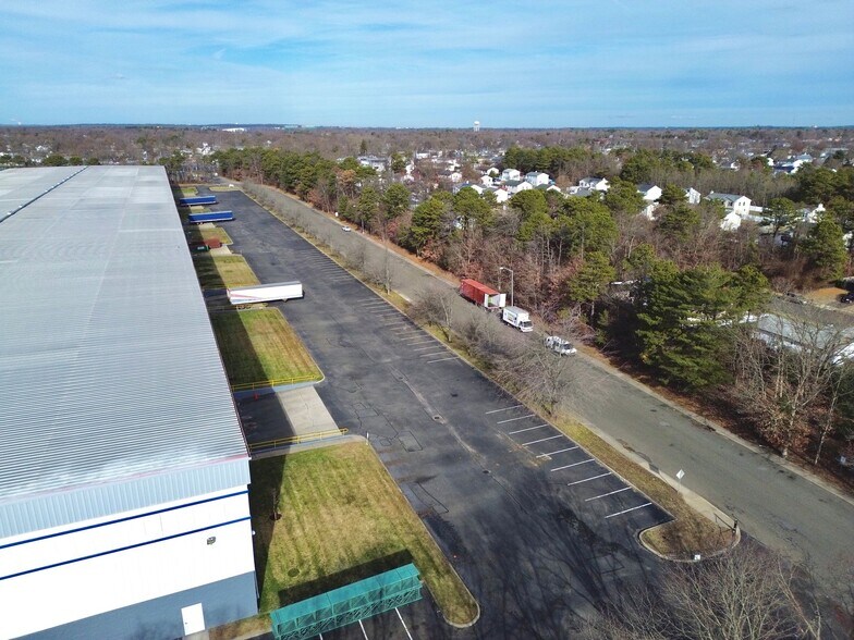 More Photos Of 145 Candlewood Rd, Bay Shore Warehouse For Lease
