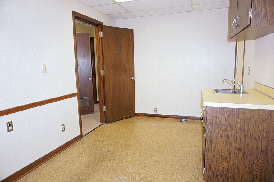 More Photos Of 1185 New Litchfield St, Torrington Medical For Sale