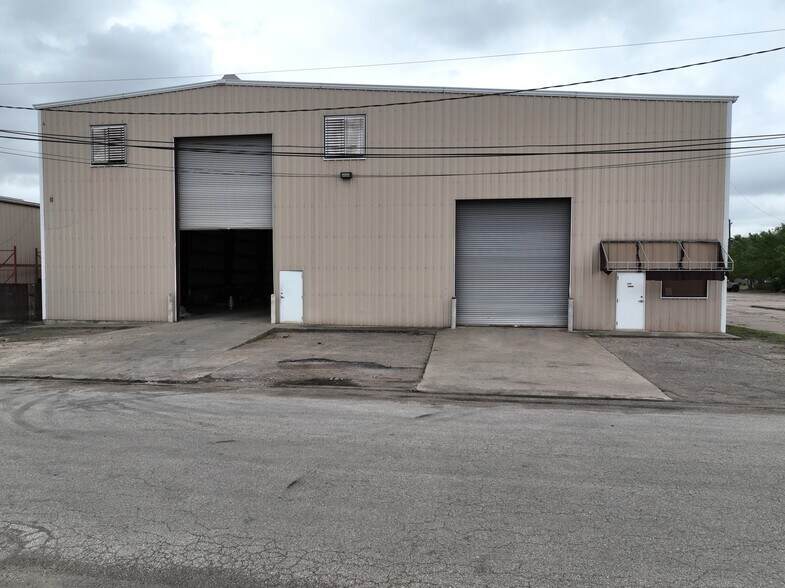 More Photos Of 1203 Center St, Pasadena Warehouse For Lease
