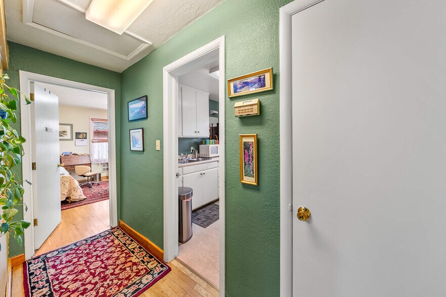 More Photos Of 1745 Ashland St, Ashland Medical For Sale