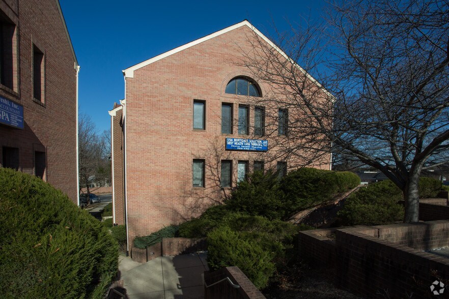 More Photos Of 9300-9306 Old Keene Mill Rd, Burke Loft Creative Space For Lease