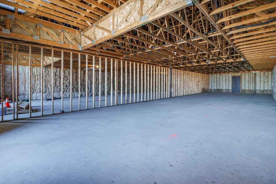 More Photos Of 110 E Belt Line Rd, Cedar Hill Office For Lease