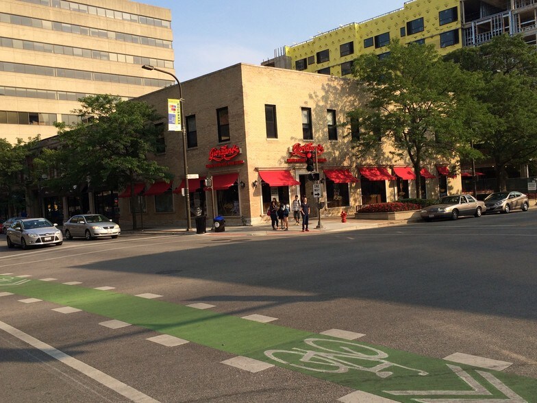More Photos Of 1527 Chicago Ave, Evanston Storefront Retail Office For Lease