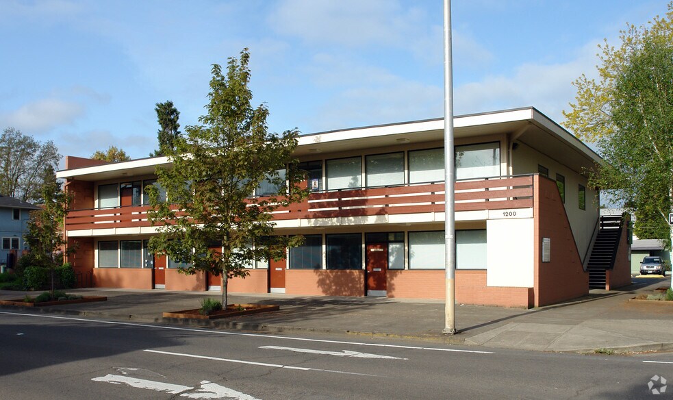 More Photos Of 1200 High St, Eugene Office For Lease