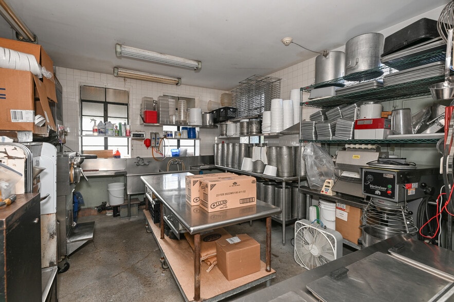 More Photos Of 780 W Market St, Akron Freestanding For Sale