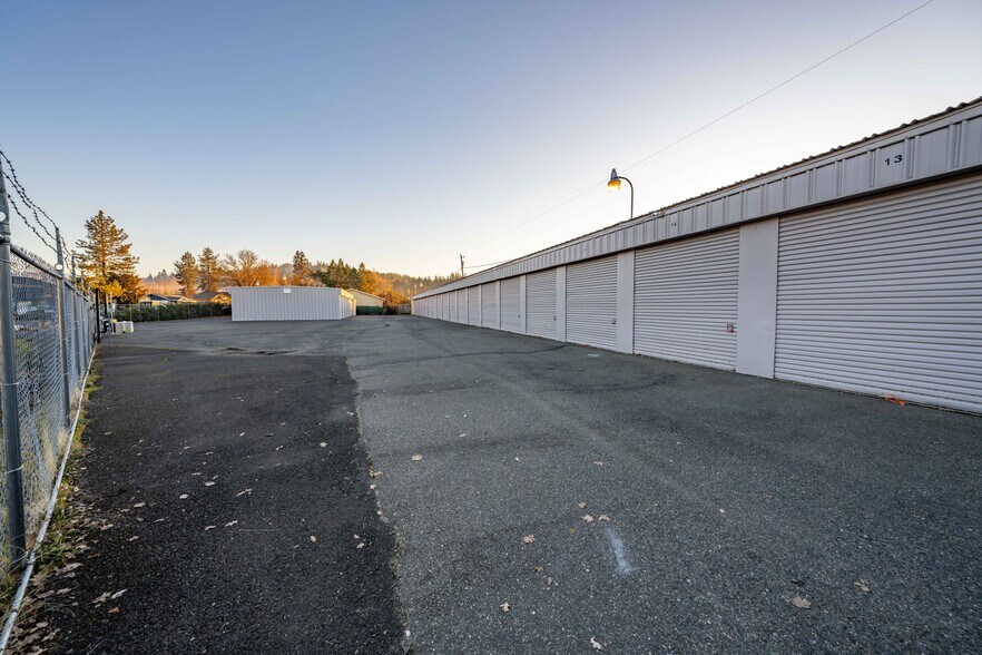 More Photos Of 100 Pardee Ln, Grants Pass Self Storage For Sale