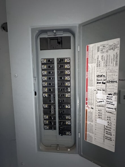 More Photos Of 610 N Chestnut St, Henderson General Retail For Sale