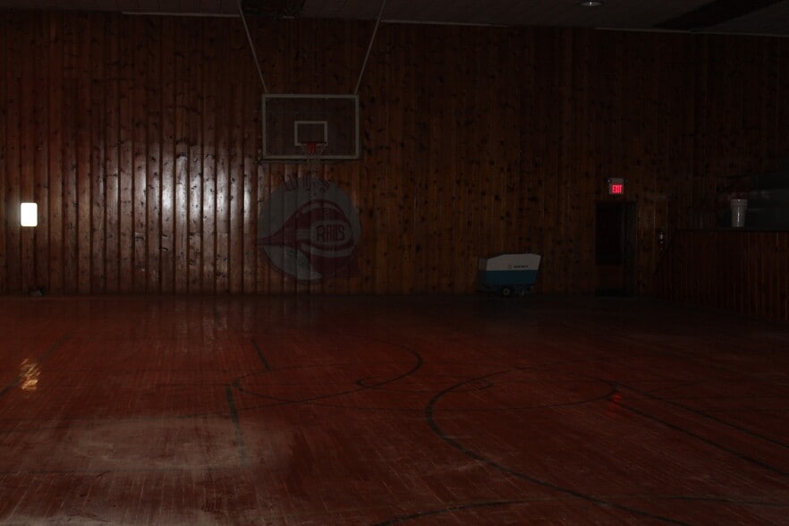 More Photos Of 1871 Elm, Waynoka Sports And Entertainment For Sale