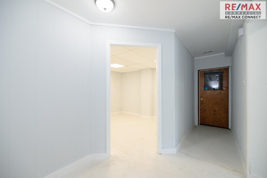 More Photos Of 2850 Cromwell Rd, Norfolk Warehouse For Sale