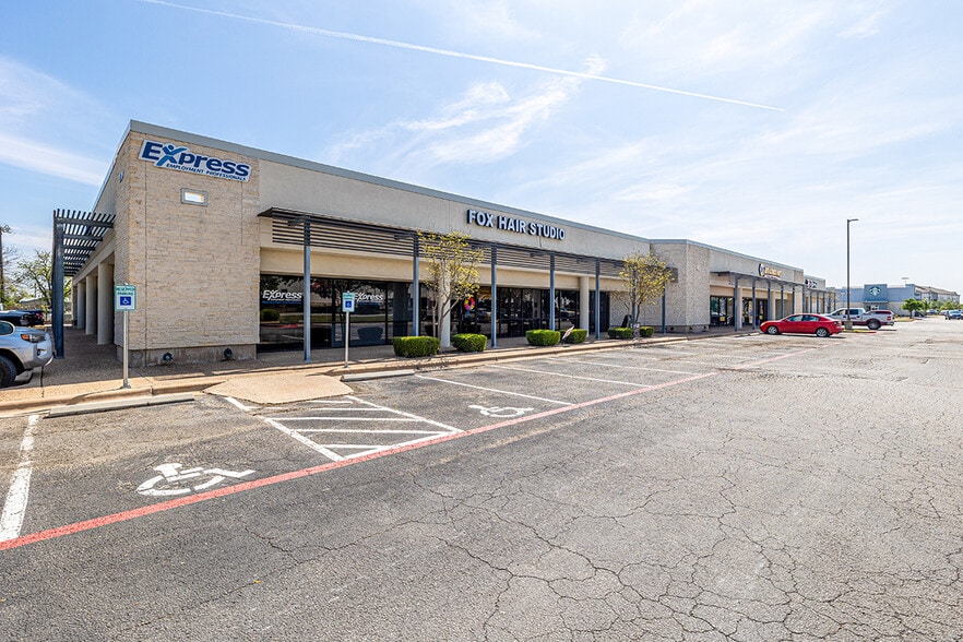 More Photos Of 2000 N Mays St, Round Rock Freestanding For Lease
