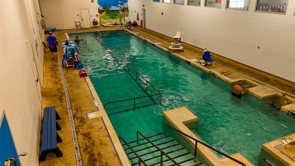 More Photos Of 300 Walnut St, Peru General Retail For Sale