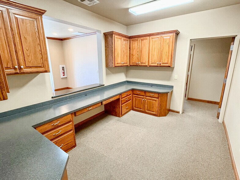 More Photos Of 3839 S Boulevard Ave, Edmond Medical For Sale