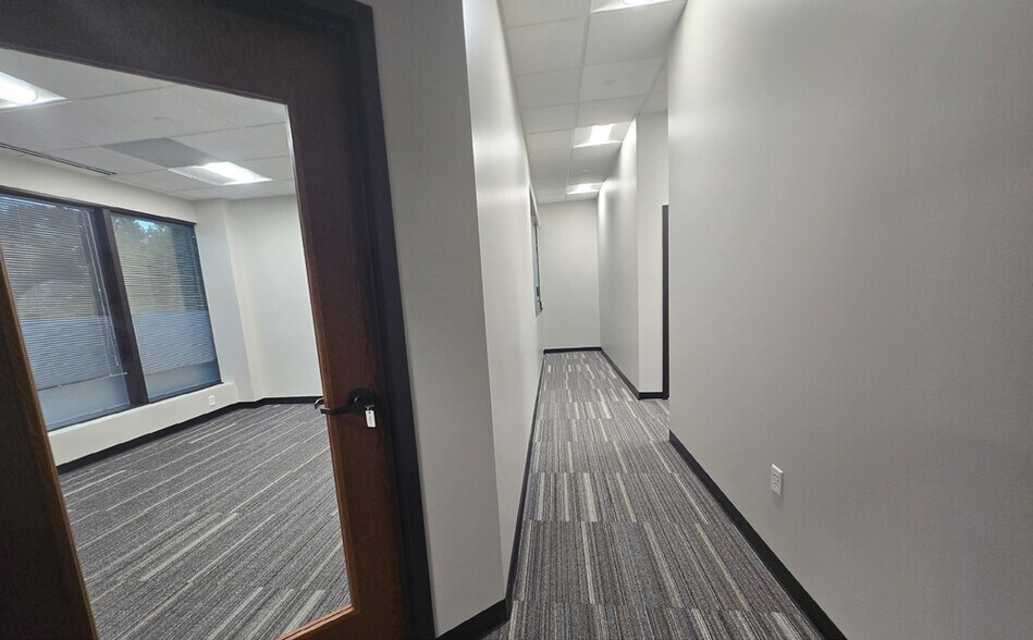 More Photos Of 7100 Northland Cir N, Brooklyn Park Office For Lease
