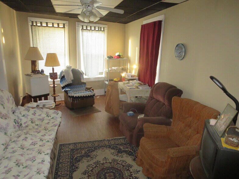 More Photos Of 114-116 E Main St, Little Chute Storefront For Sale
