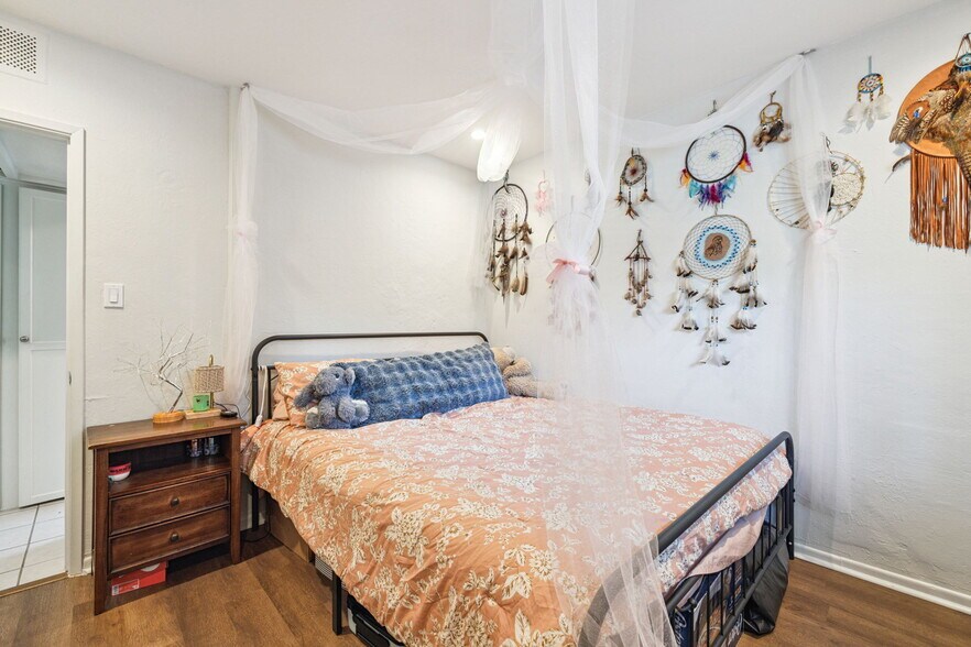 More Photos Of 1674 S Via Salida, Palm Springs Apartments For Sale