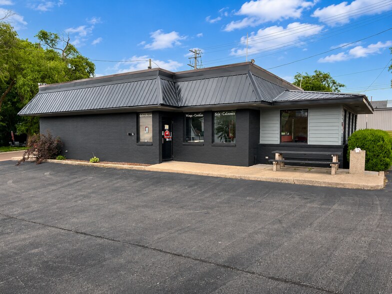 More Photos Of 215 W Lincoln Hwy, Dekalb Restaurant For Lease