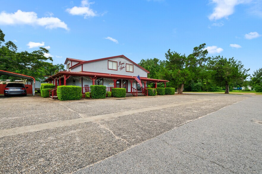 More Photos Of 22288 Pine St, Robertsdale Restaurant For Sale
