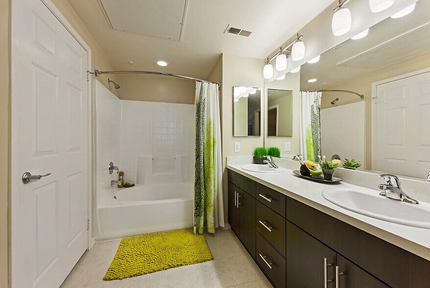 More Photos Of 31 E MacArthur Crescent Dr, Santa Ana Apartments For Lease